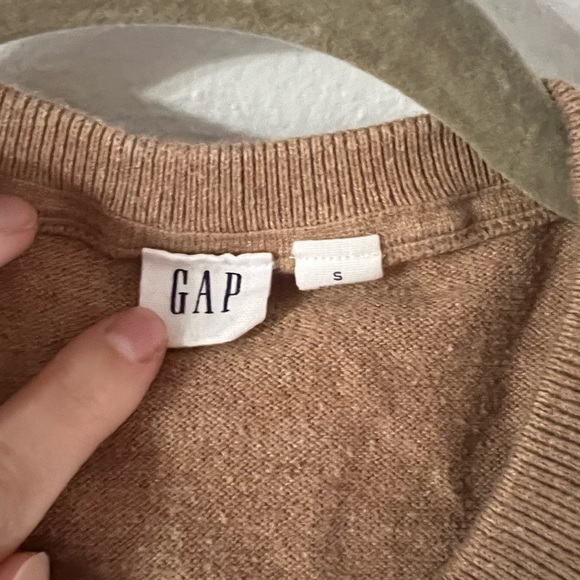 Gap Sweater - Picture 2 of 2